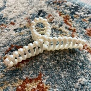 Target Pearl Claw Clip